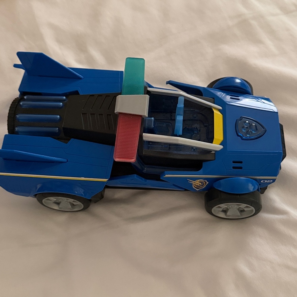Paw Patrol: The Mighty Movie Cruiser Chase Vehicle with Lights and Sounds - Picture 3 of 4